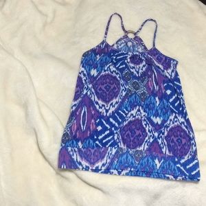 The perfect top for beach trip, very colorful!